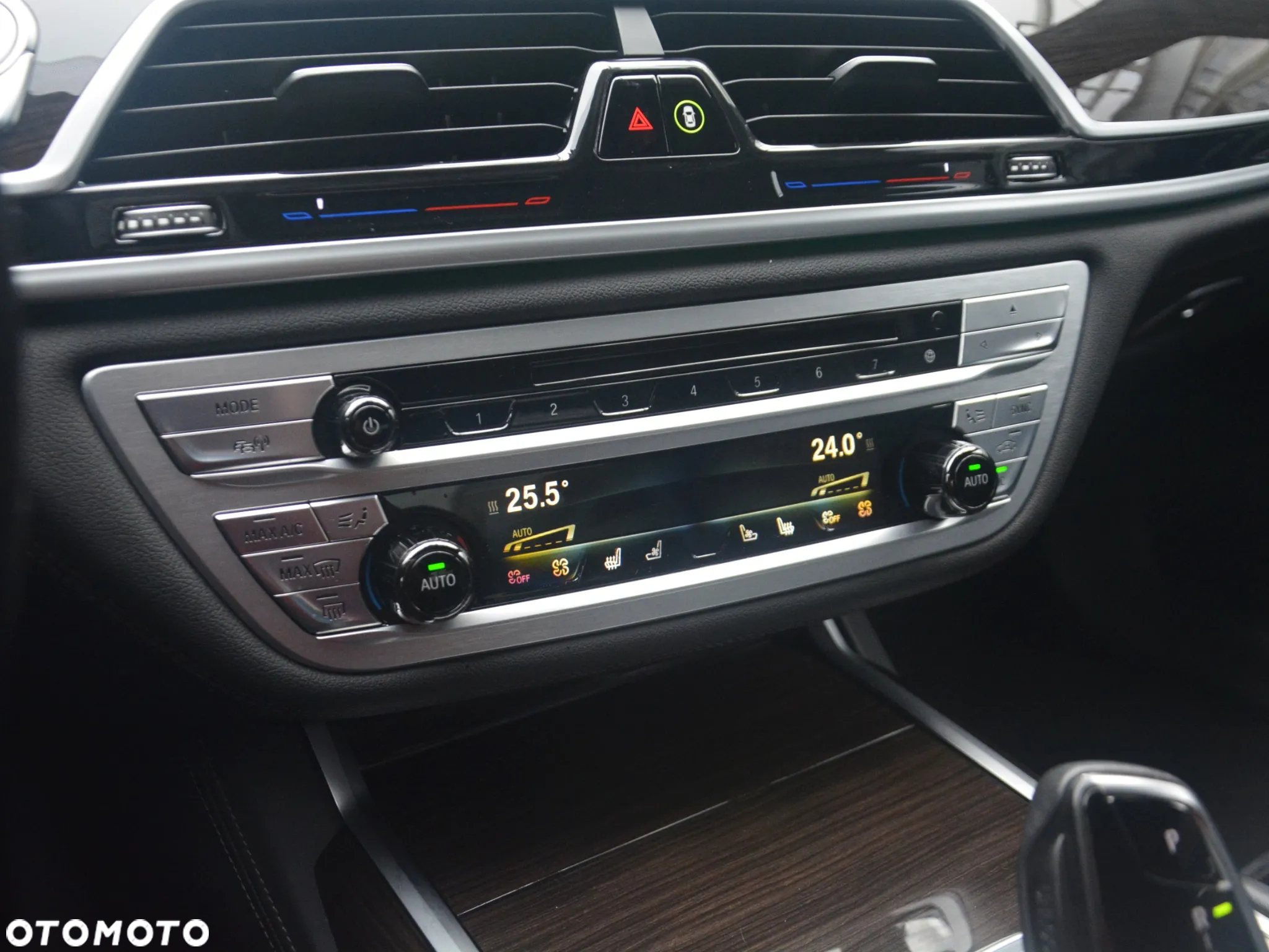 BMW Seria 7 750i xDrive - 11