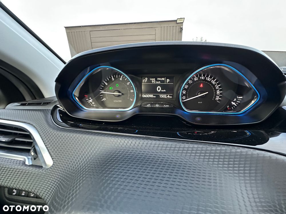 Peugeot 2008 1.2 Pure Tech Active S&S EAT6 - 17