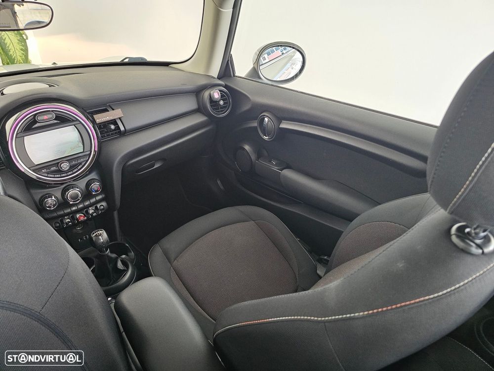 MINI 3 Portas One - 21