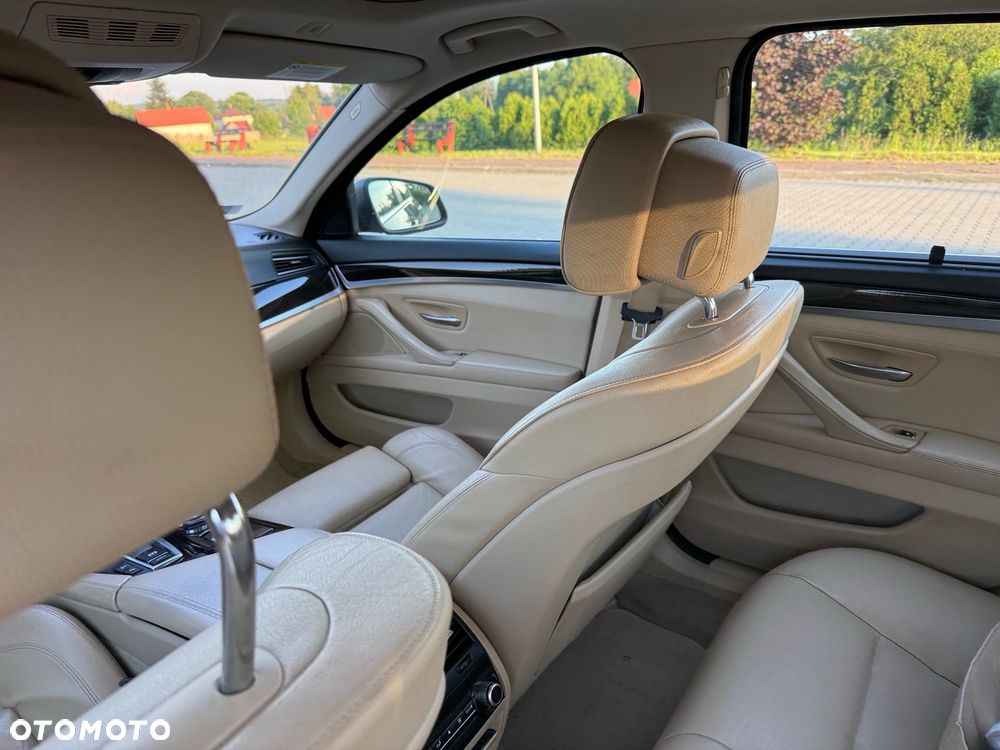 BMW Seria 5 525d xDrive Sport-Aut - 25
