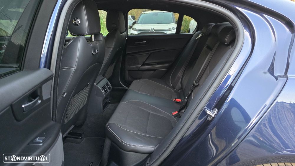 Jaguar XE 2.0 D R-Sport - 41