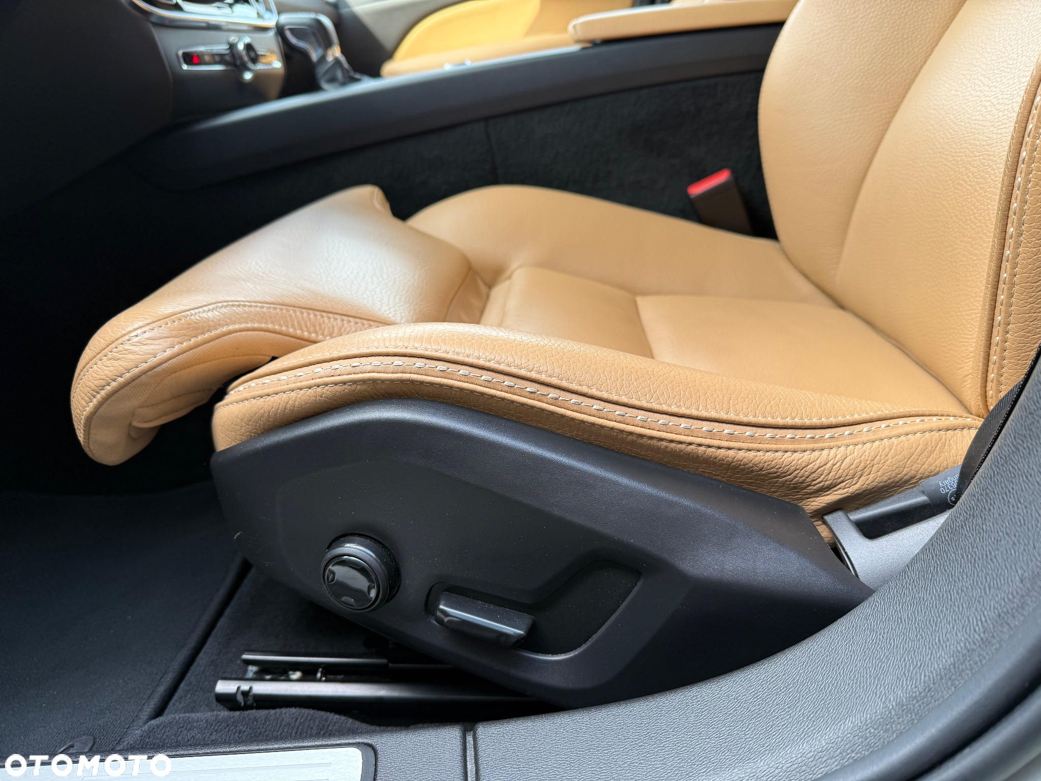 Volvo V60 Cross Country D4 AWD Geartronic Pro - 27