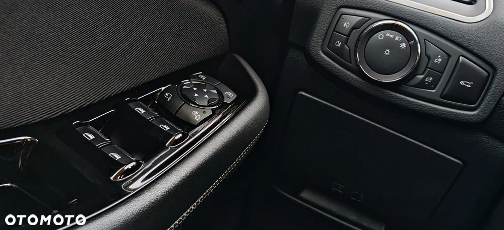 Ford S-Max 2.0 EcoBlue TITANIUM - 36