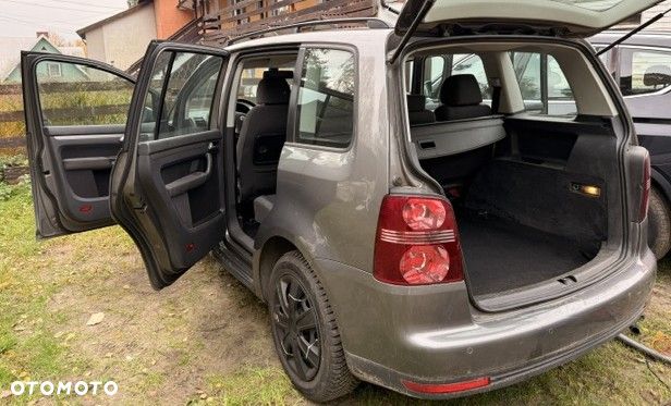 Volkswagen Touran 2007 photo 2