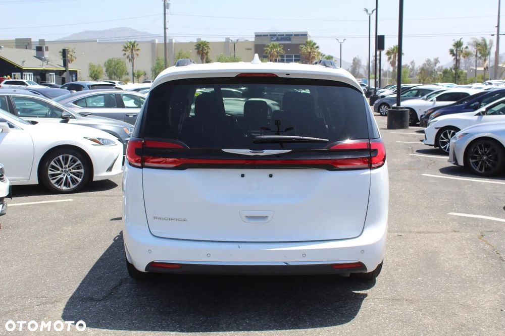 Chrysler Pacifica - 5
