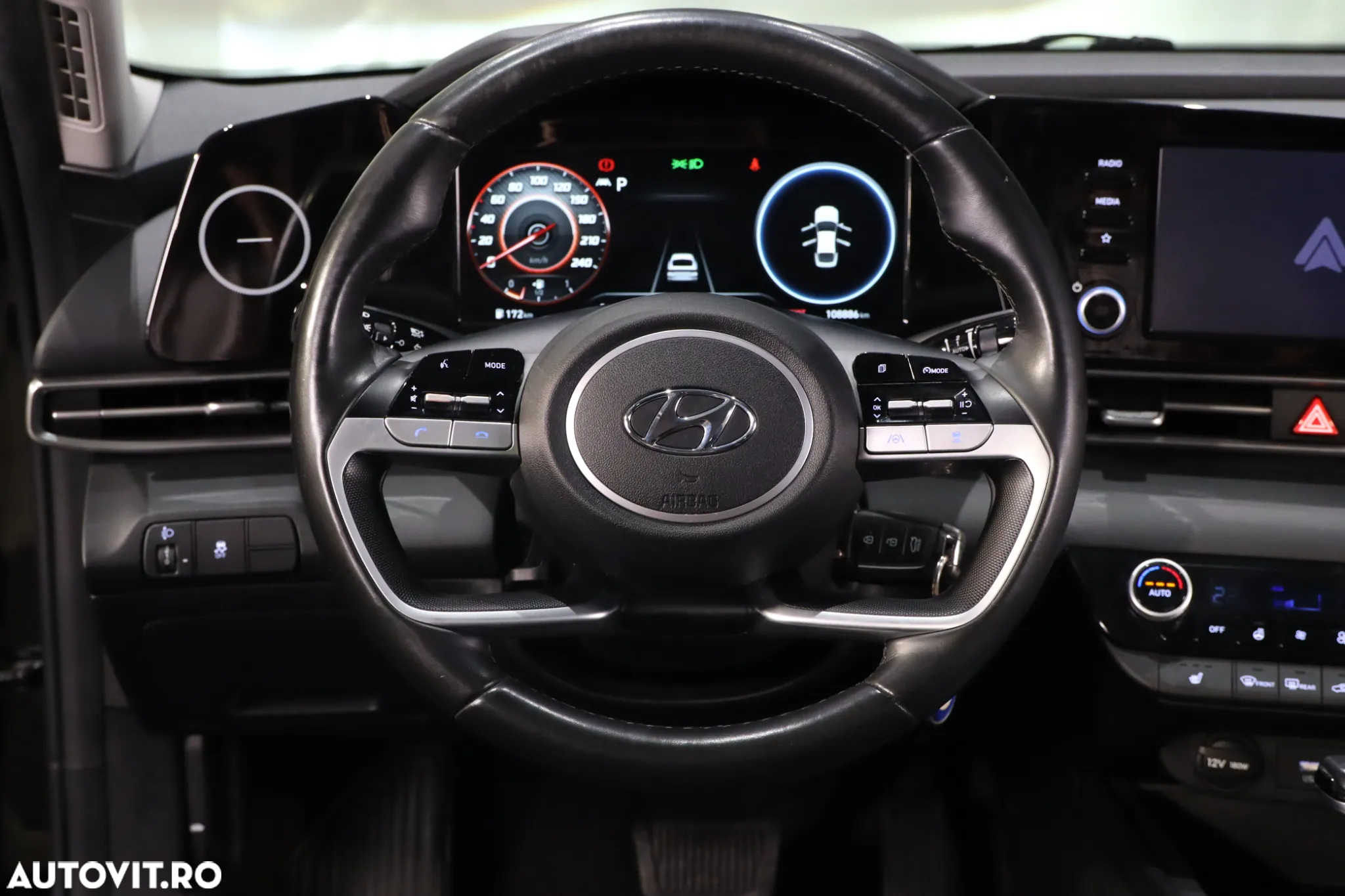 Hyundai Elantra - 28