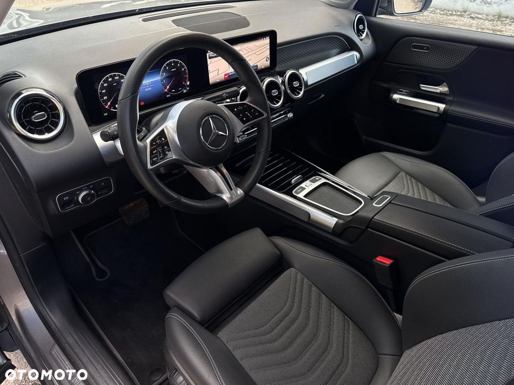 Mercedes-Benz GLB - 11