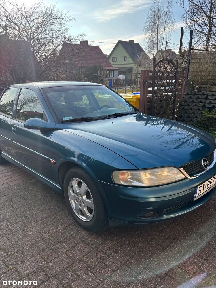 Opel Vectra 1.8 Base - 1