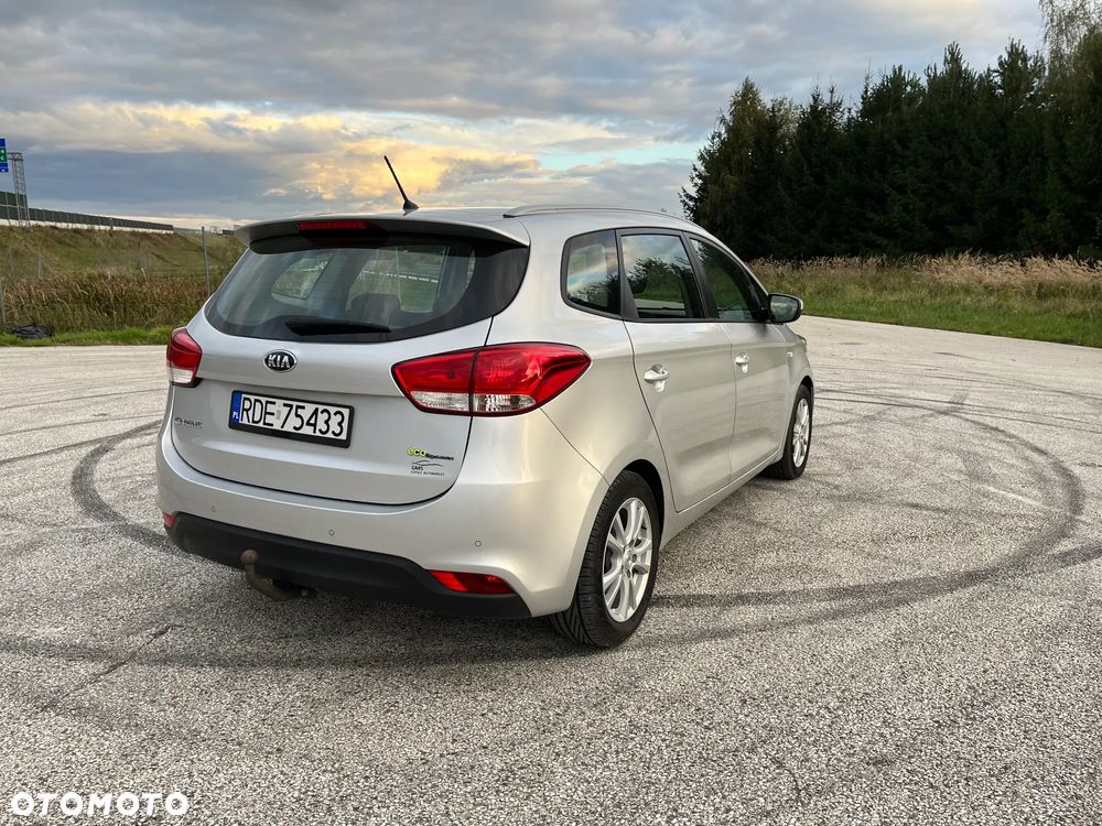 Kia Carens - 10