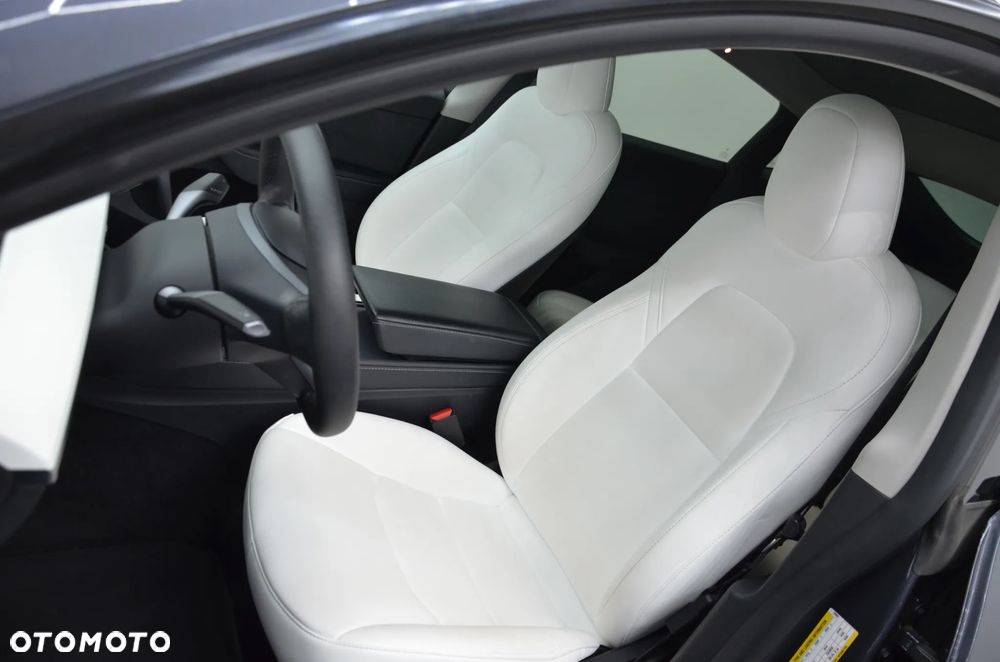 Tesla Model Y Long Range Dual Motor AWD - 10