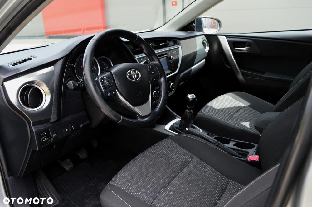 Toyota Auris 1.6 Premium Comfort - 5