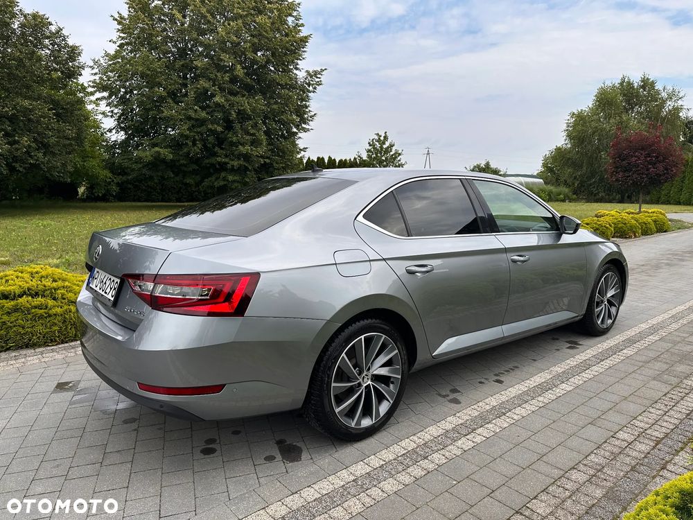 Skoda Superb 2.0 TDI DSG Ambition - 8