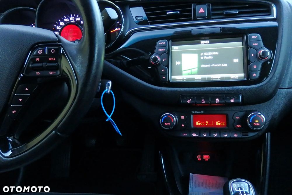 Kia Ceed 1.4 CVVT UEFA EURO 2016 - 30