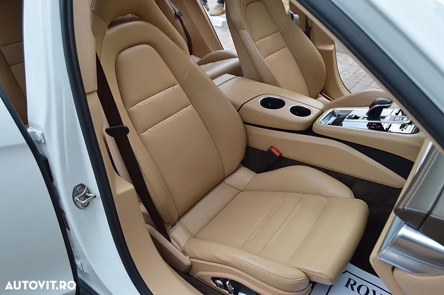 Porsche Panamera 4S - 12