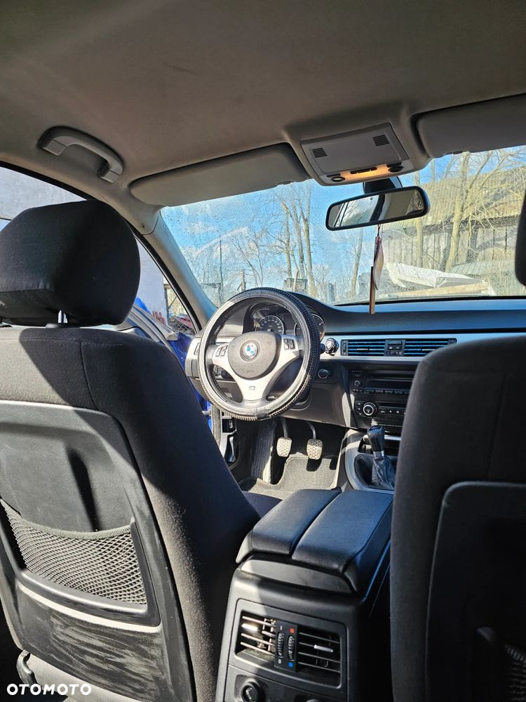 BMW Seria 3 318d - 11