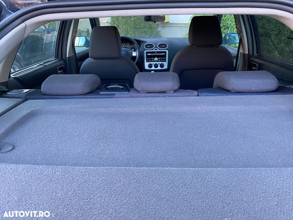 Ford Focus 1.6 Ambiente - 17