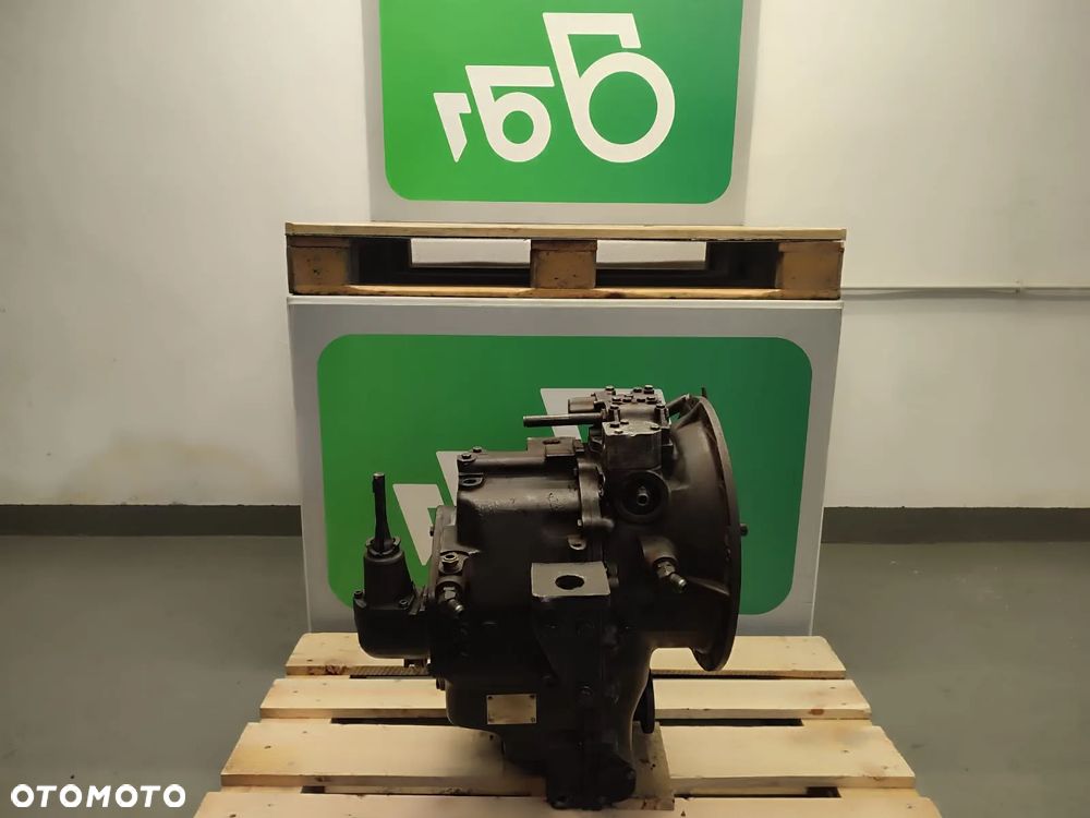 Skrzynia biegów 131152 Case 580SLE Carraro - 1