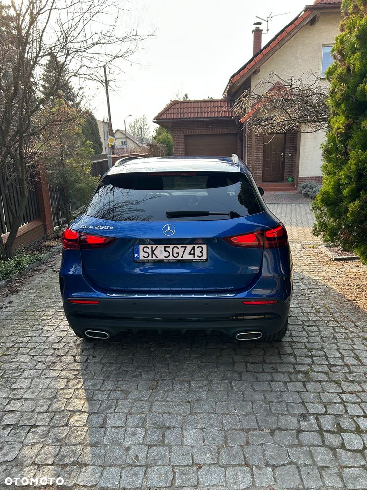 Mercedes-Benz GLA 250e AMG Line - 2