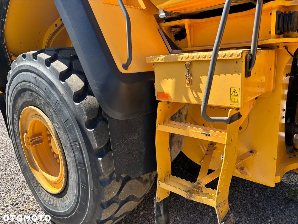 Volvo VOLVO L150G rok 2011,waga 26ton, łyżka 4,5m3 opony MICHELIN 70%, bdb - 17