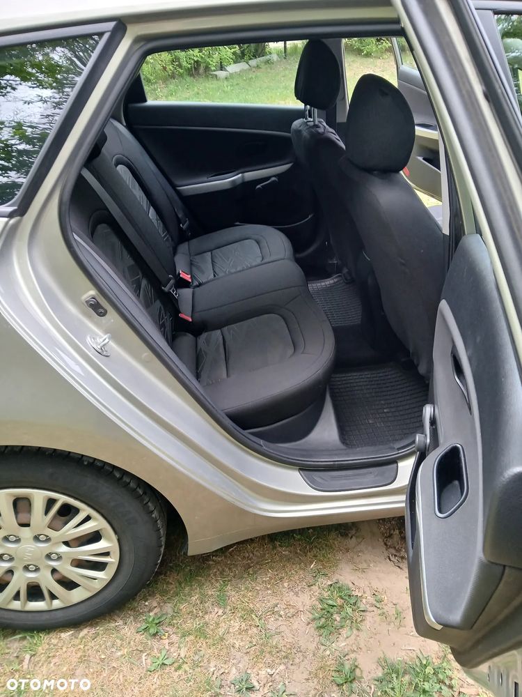 Kia Ceed - 13