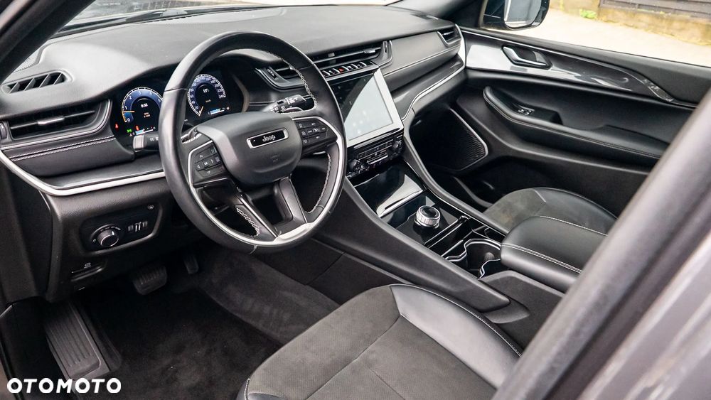 Jeep Grand Cherokee - 21