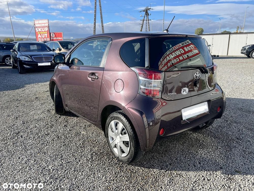Toyota iQ - 4