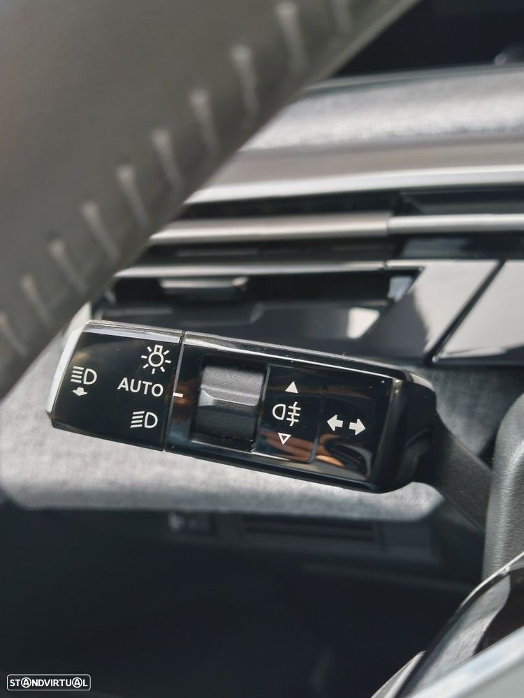 Peugeot 3008 1.2 Hybrid Allure e-DCS6 - 36