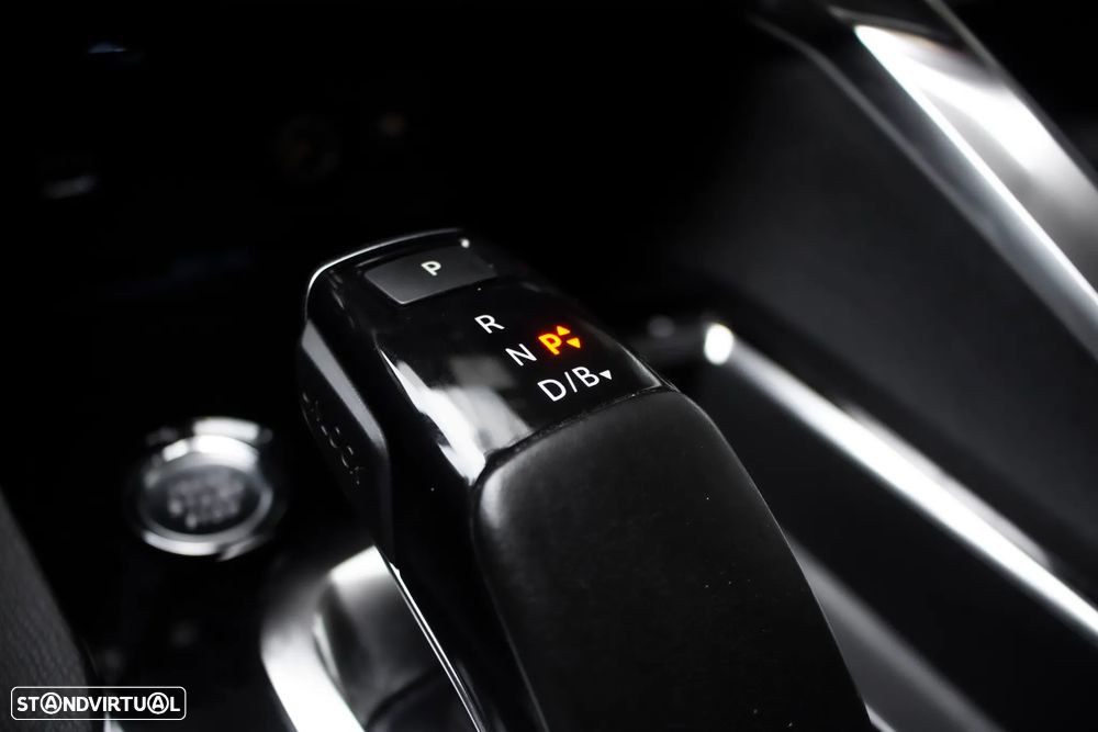 Peugeot 3008 1.6 Hybrid Allure e-EAT8 - 23