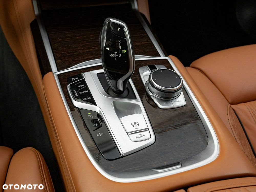BMW Seria 7 740Ld xDrive - 17