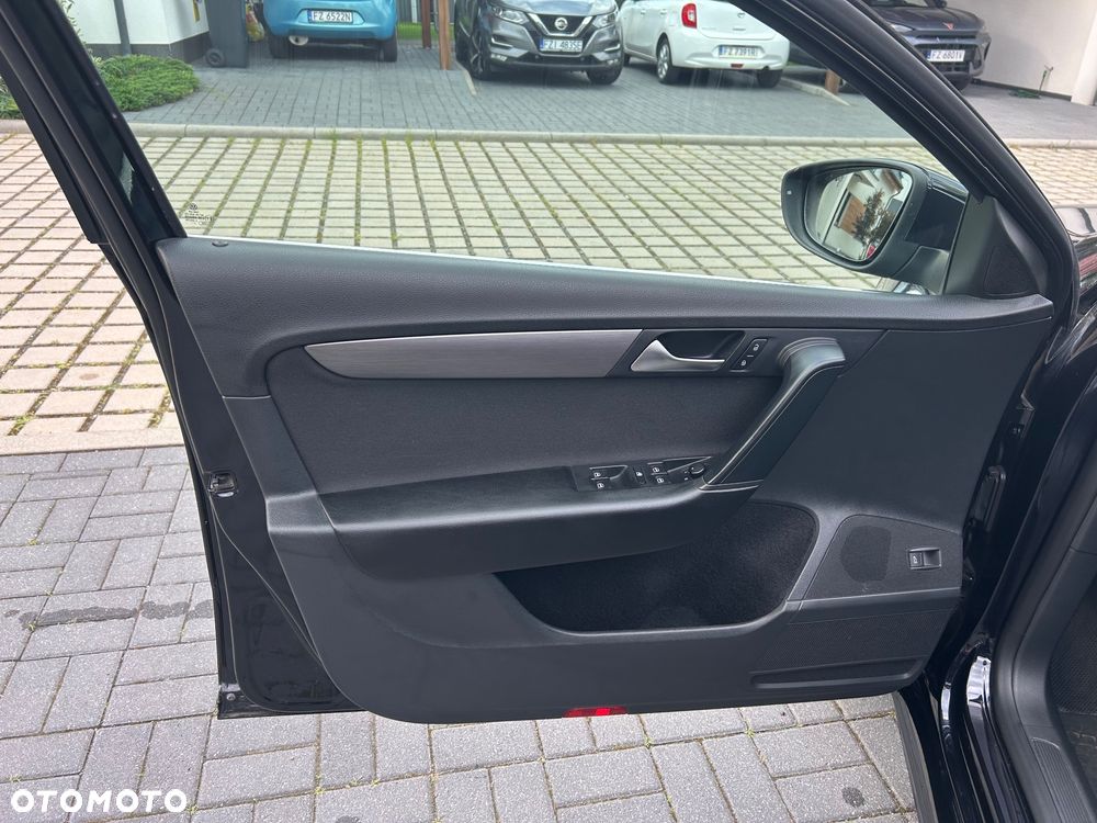 Volkswagen Passat 2.0 TDI DSG BlueMotion Technology R-Line - 13