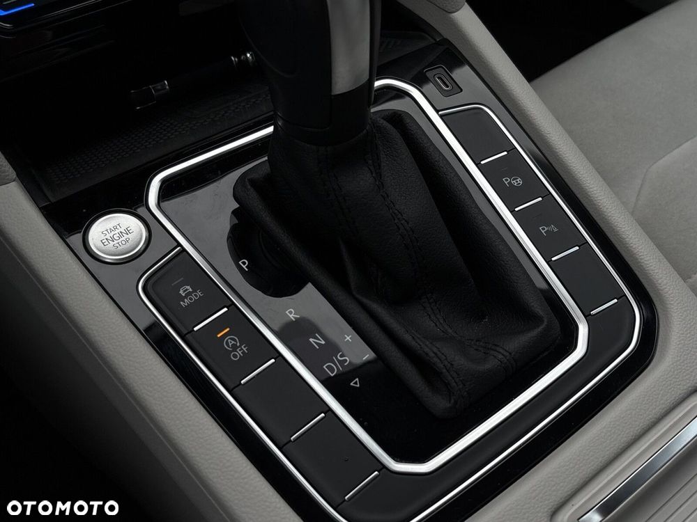 Volkswagen Passat 2.0 TDI Elegance DSG - 34
