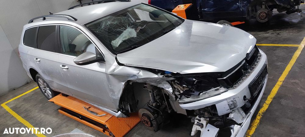 Dezmembrez volkswagen vw passat B7 Break an 2012 CAYC cv MYP LA7W - 3