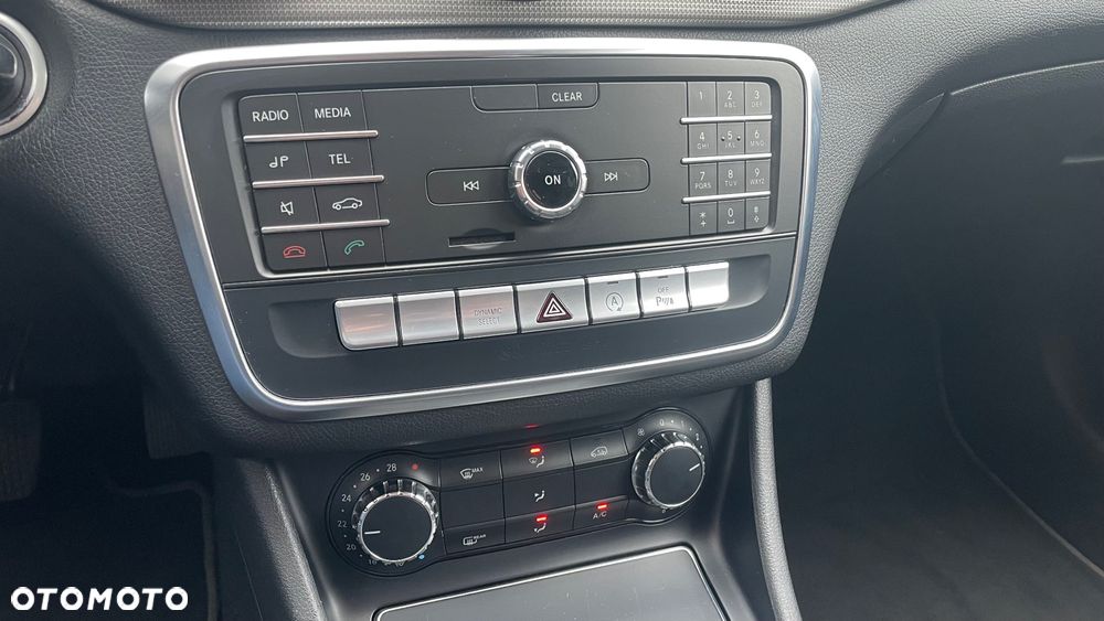 Mercedes-Benz CLA 180 7G-DCT AMG Line - 18