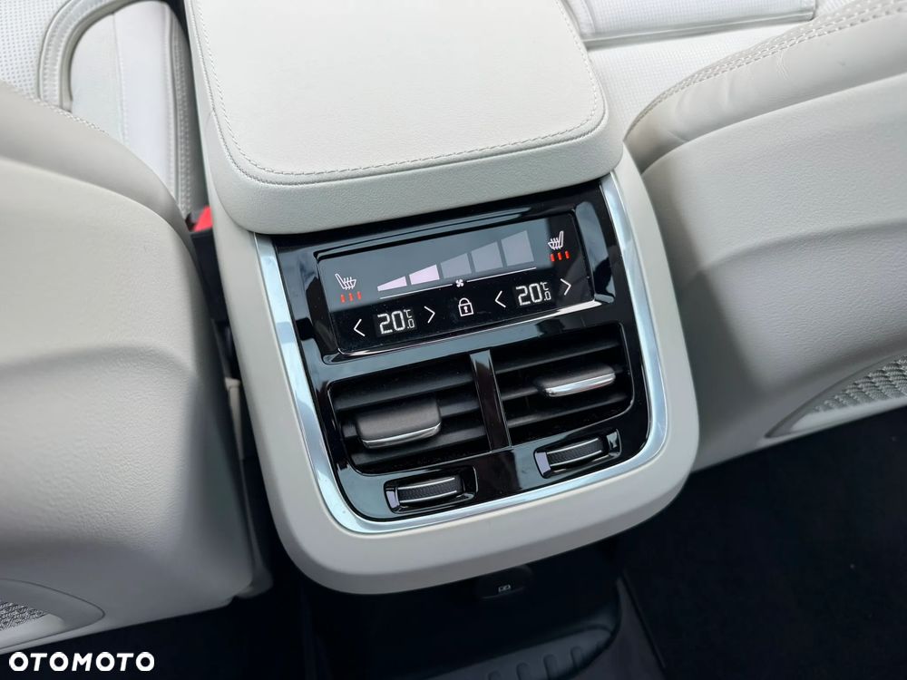 Volvo XC 90 T8 AWD Plug-In Hybrid Ultra Dark 7os - 20