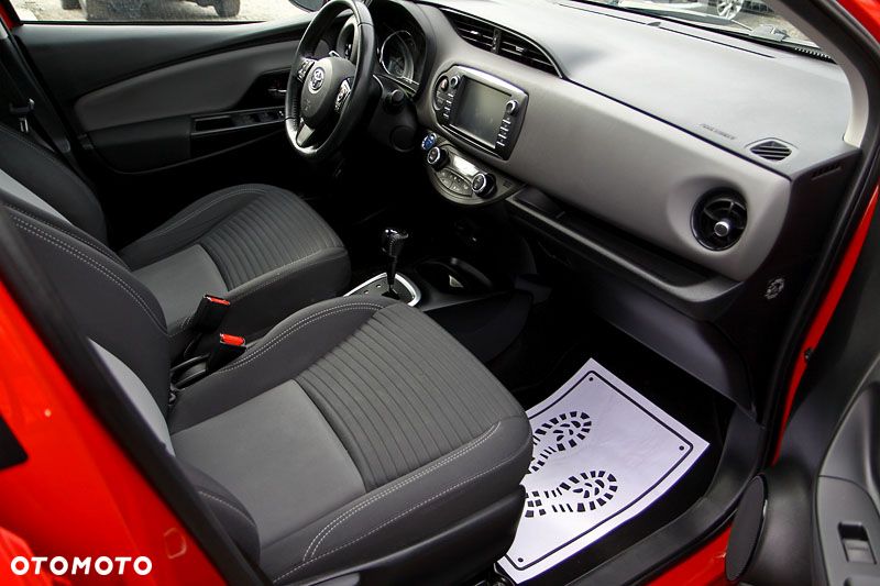 Toyota Yaris Hybrid 100 Sol - 8