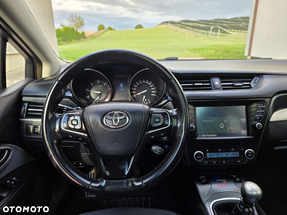 Toyota Avensis - 16
