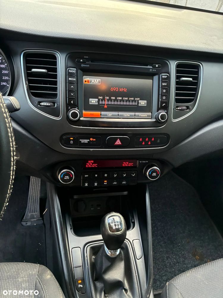 Kia Carens - 5