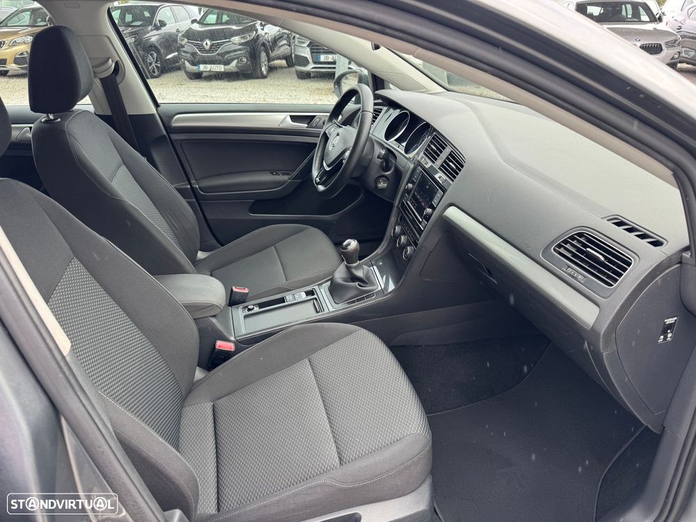VW Golf 1.6 TDI Confortline - 11