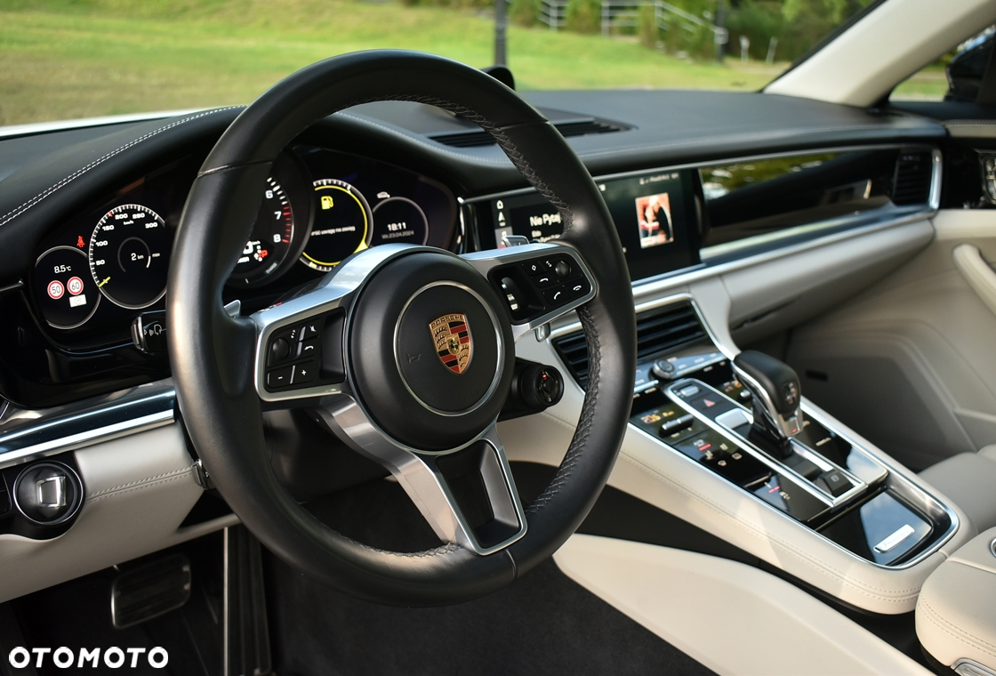 Porsche Panamera - 25