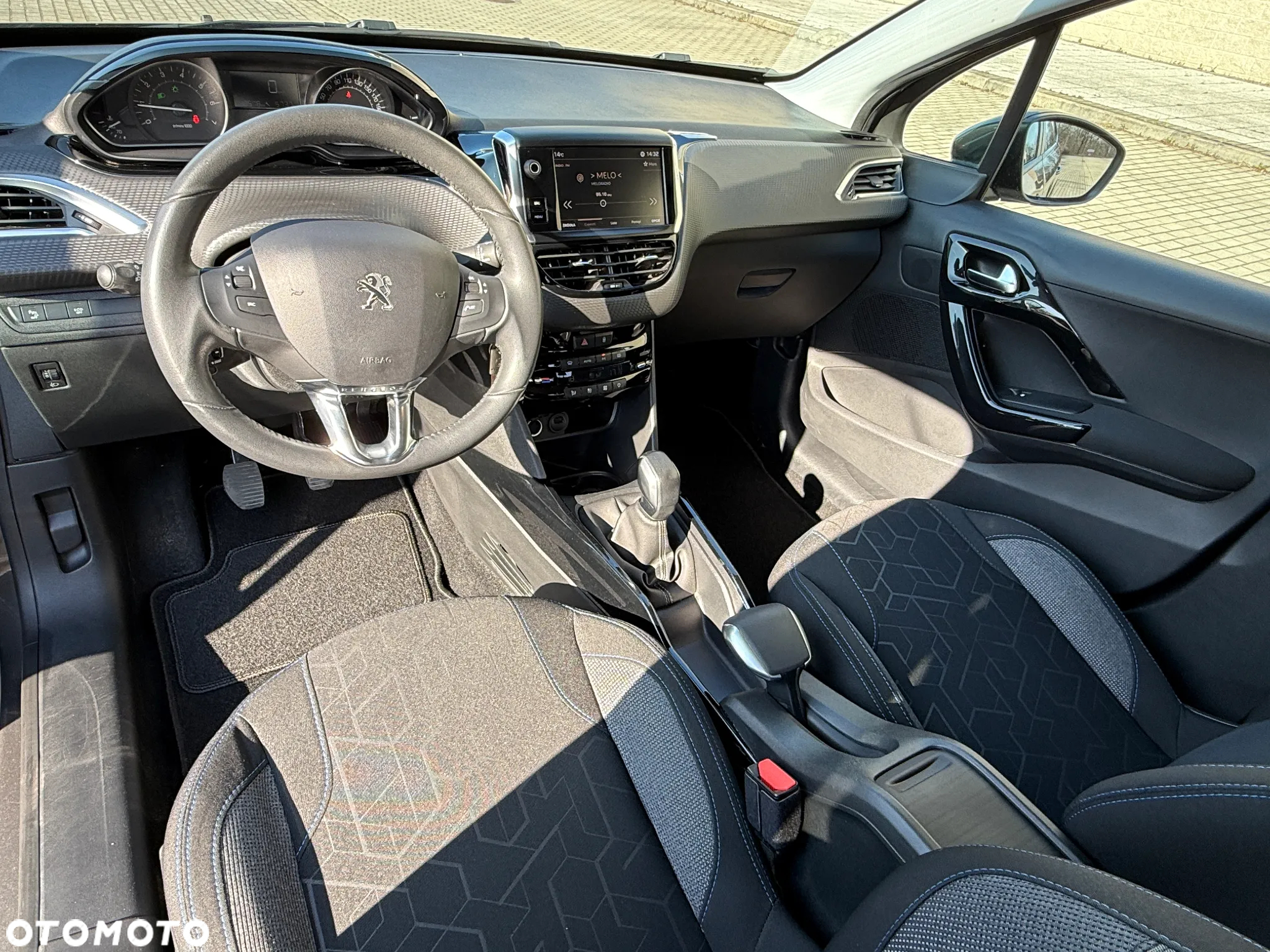Peugeot 2008 PureTech 82 Signature - 17
