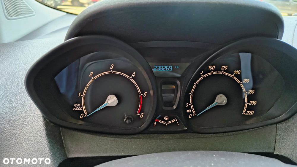 Ford Transit Courier - 2