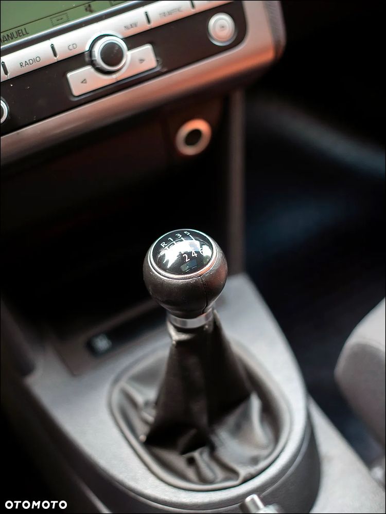 Volkswagen Touran - 30
