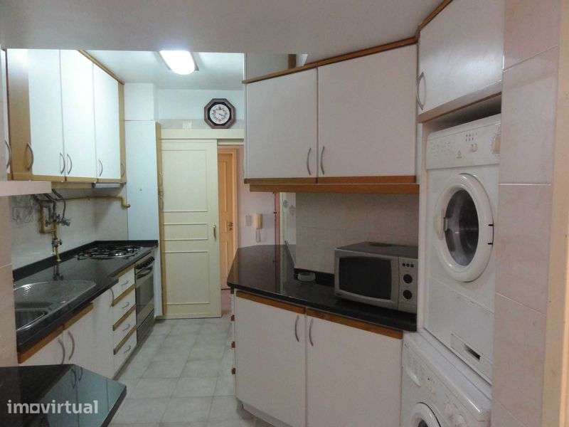 Arrenda Apartamento T3 Lisboa Entre Campos - Grande imagem: 5/8