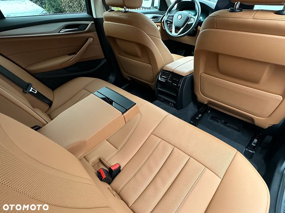 BMW Seria 5 520d xDrive - 25