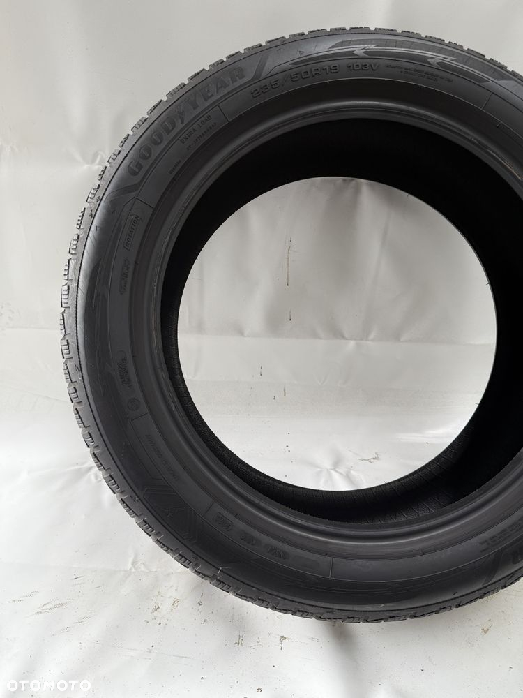 235/50/19 Goodyear UltraGrip Performance 3 103V 2023R - 2