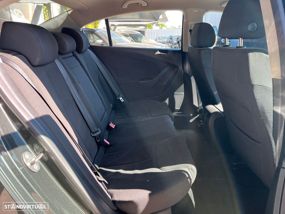 VW Passat 2.0 TDI Highline - 38