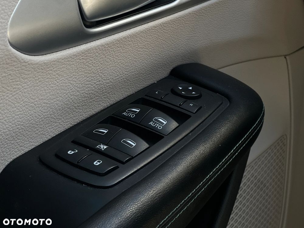 Chrysler Pacifica - 28