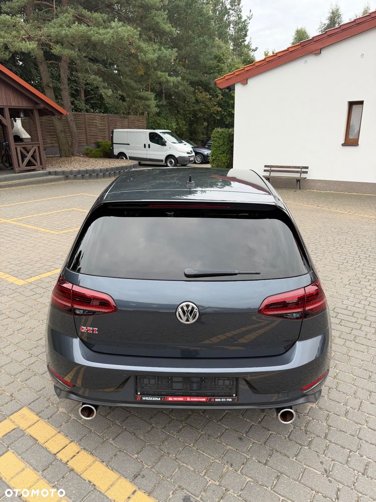 Volkswagen Golf - 10