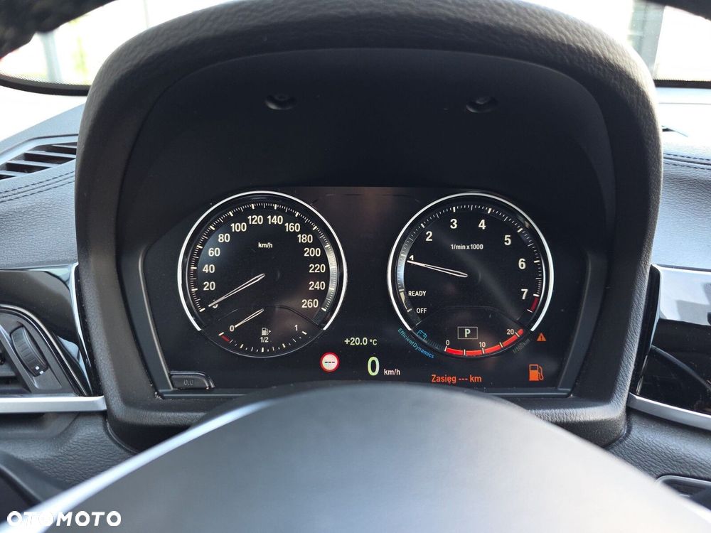 BMW X1 sDrive18i Sport Line - 18