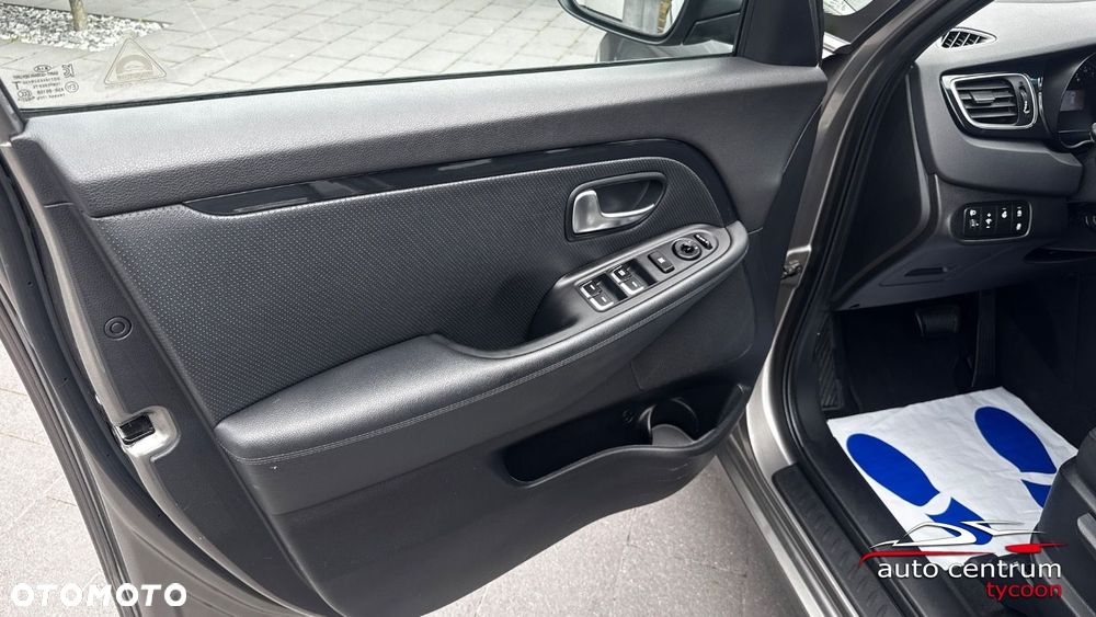 Kia Carens - 17